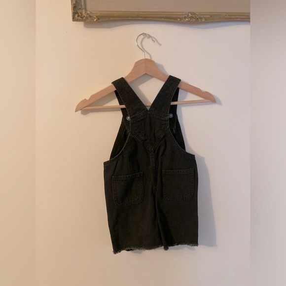 NWOTS Old Navy Black Denim Overall Shorts with Fringe Size 4T Adjustable 💯Cotton - Picture 2 of 7